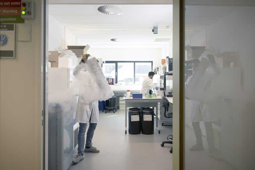 Ruben and Koen in-house MAT service in our laboratory located in the bioscience park in Leiden.